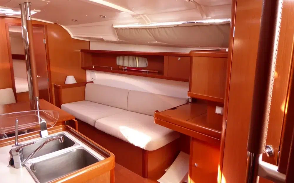 slider 36 Beneteau Oceanis 37