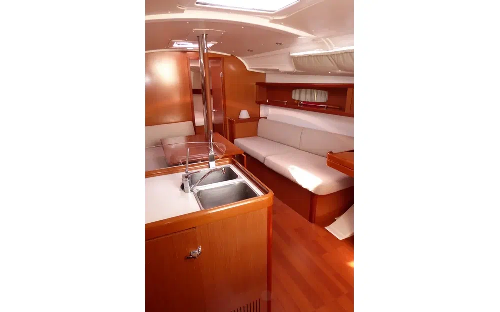 slider 37 Beneteau Oceanis 37