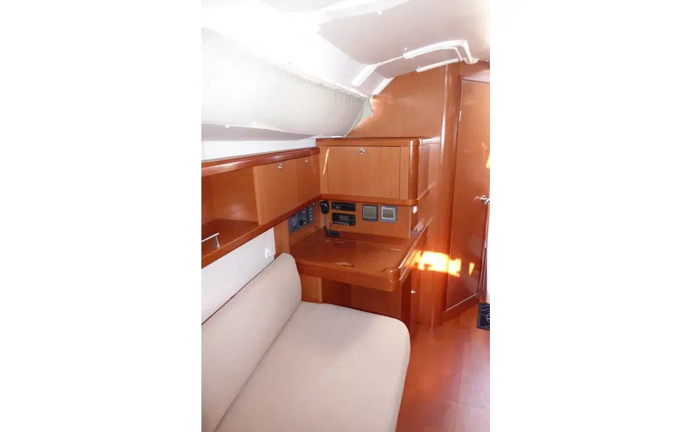 slider 41 Beneteau Oceanis 37