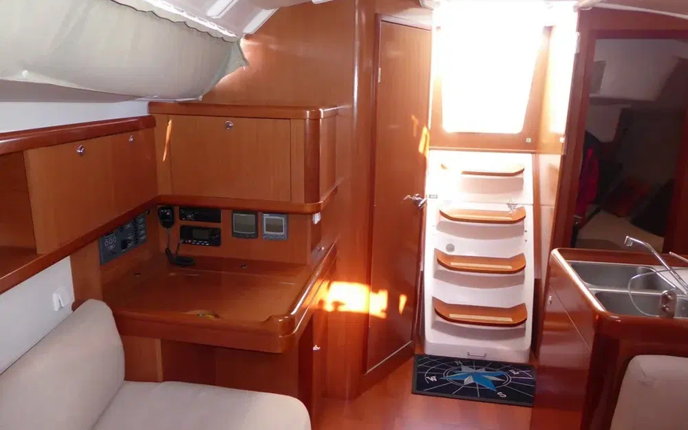 slider 42 Beneteau Oceanis 37