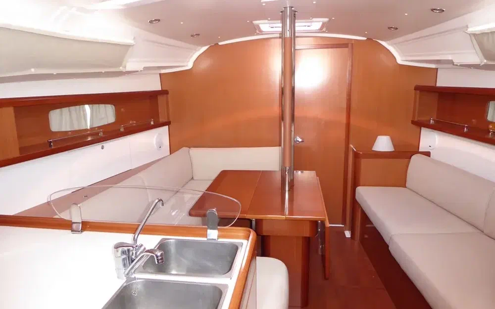 slider 43 Beneteau Oceanis 37