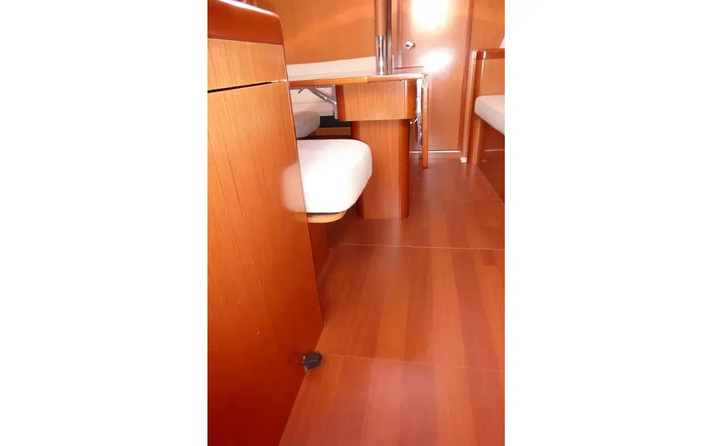 slider 47 Beneteau Oceanis 37