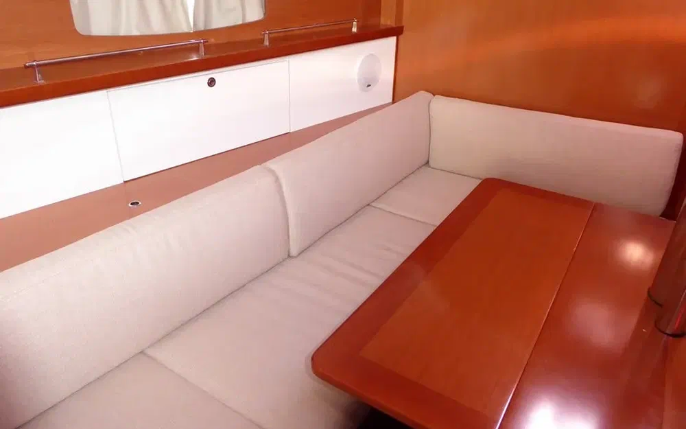 slider 49 Beneteau Oceanis 37