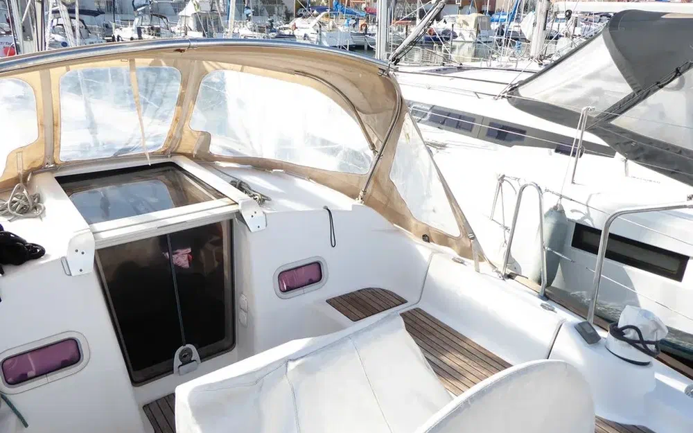 slider 3 Beneteau Oceanis 37