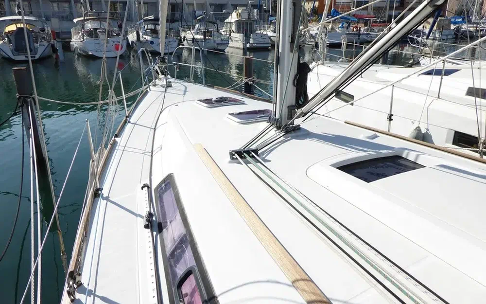 slider 5 Beneteau Oceanis 37