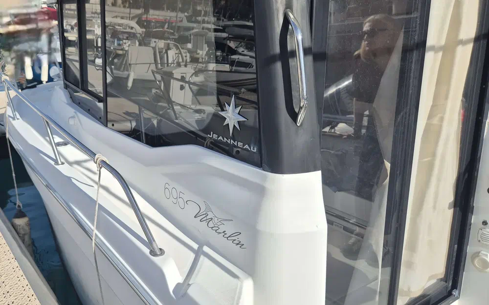 slider 3 Jeanneau Merry Fisher 695