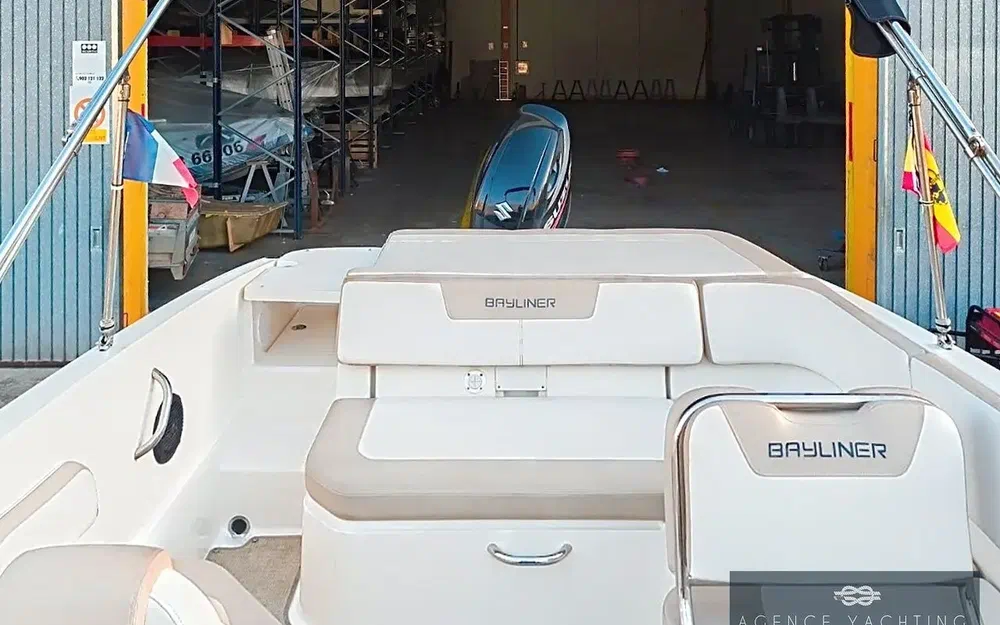 slider 11 Bayliner VR6