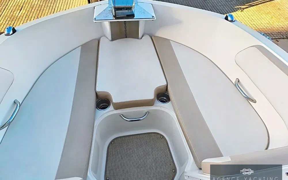 slider 13 Bayliner VR6