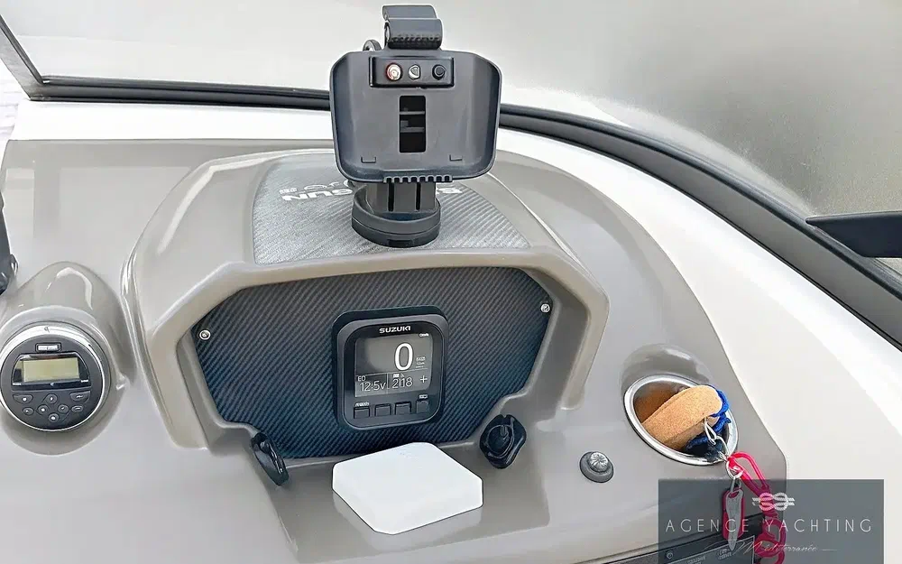 slider 2 Bayliner VR6