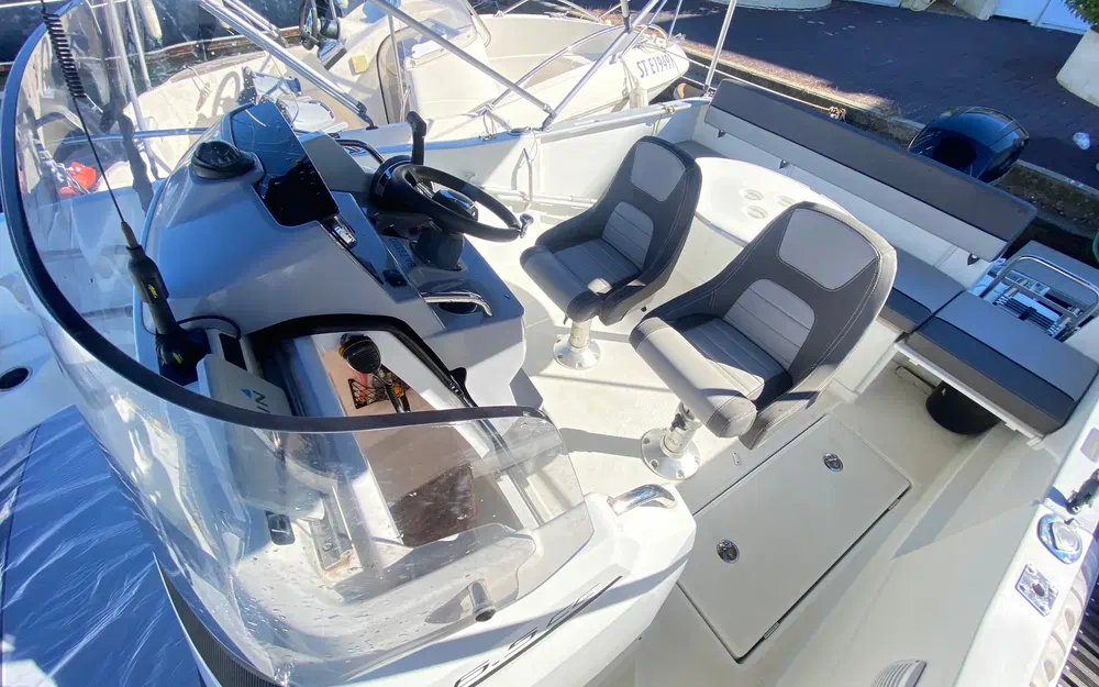 slider 18 Jeanneau Cap Camarat 7.5 CC