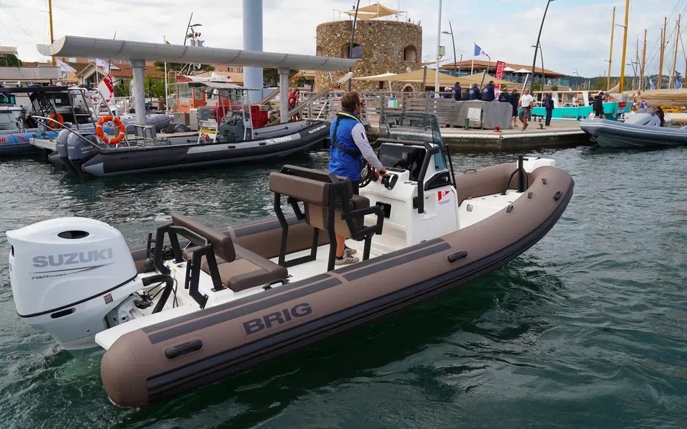 slider 4 Brig Navigator 20