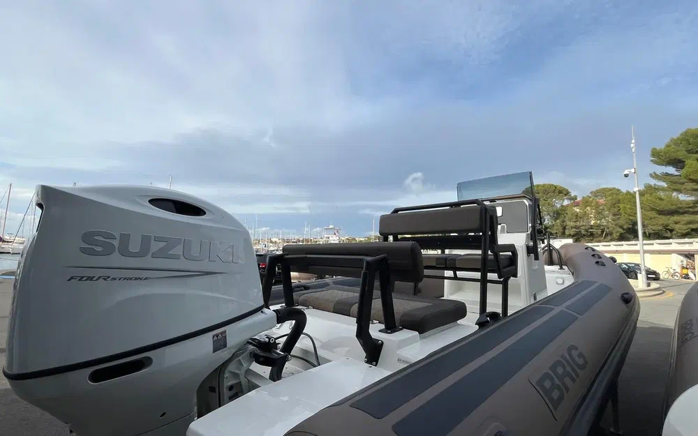 slider 9 Brig Navigator 20