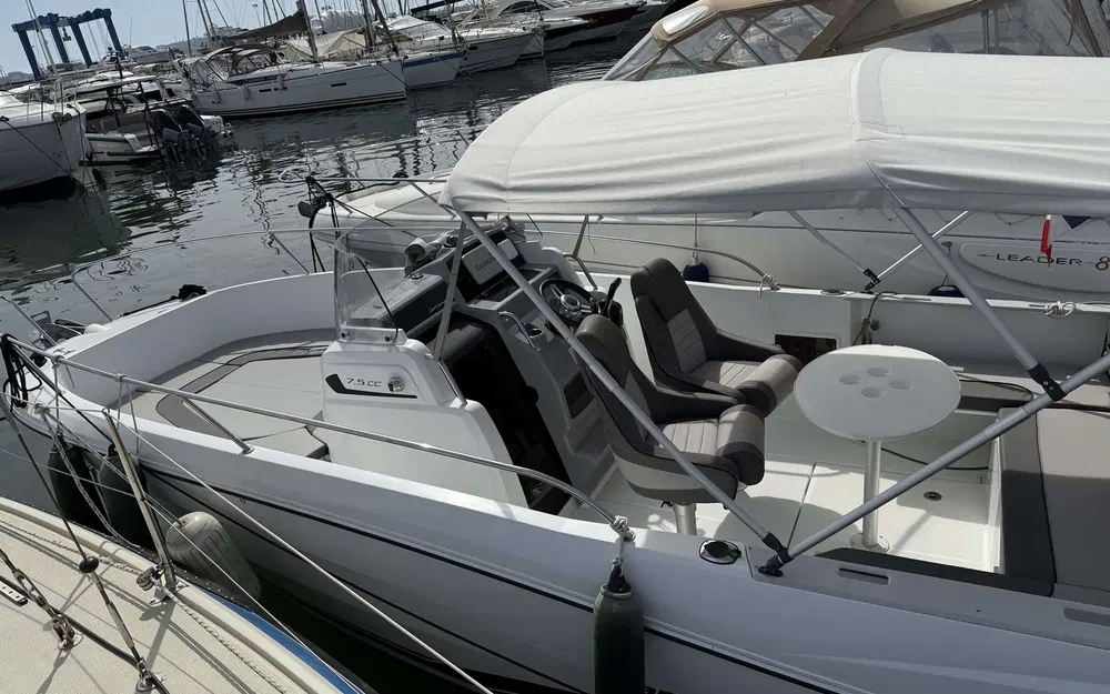 slider 5 Jeanneau Cap Camarat 7.5 CC