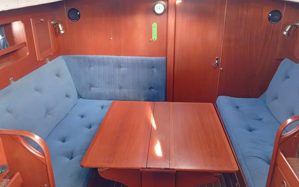 slider 10 Hallberg Rassy  352