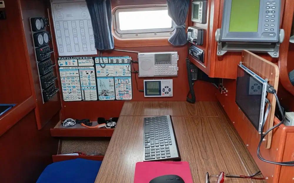 slider 16 Hallberg Rassy  352