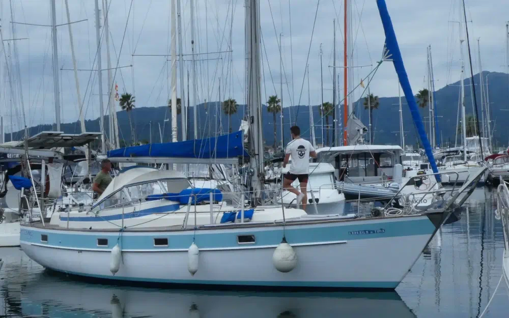 slider 1 Hallberg Rassy  352