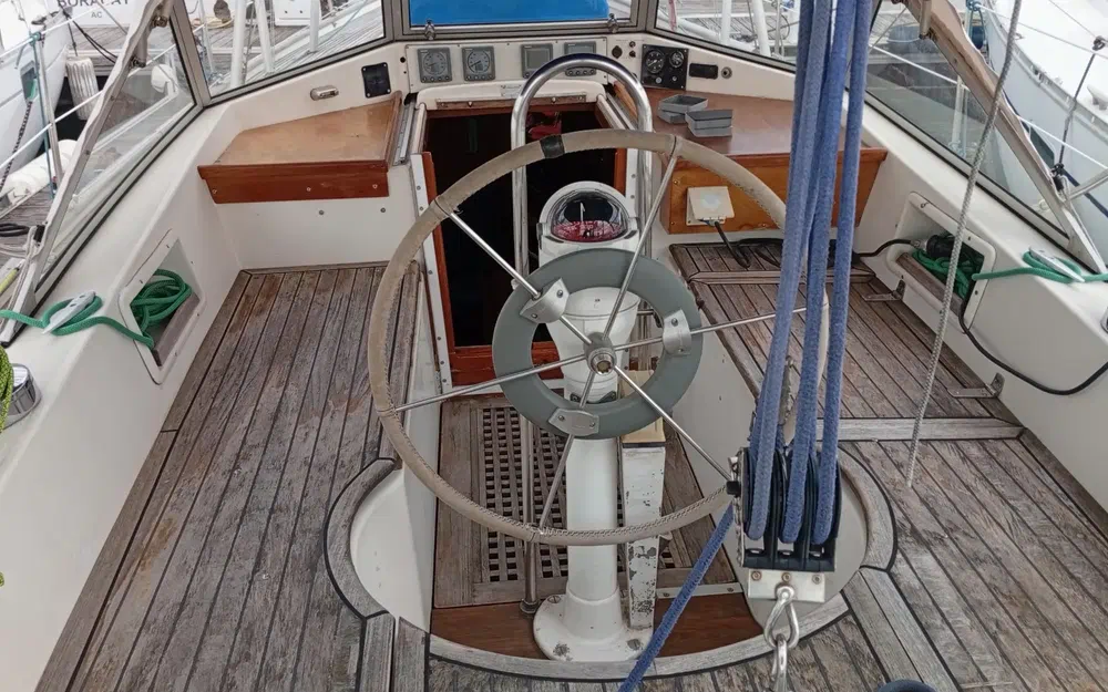 slider 6 Hallberg Rassy  352