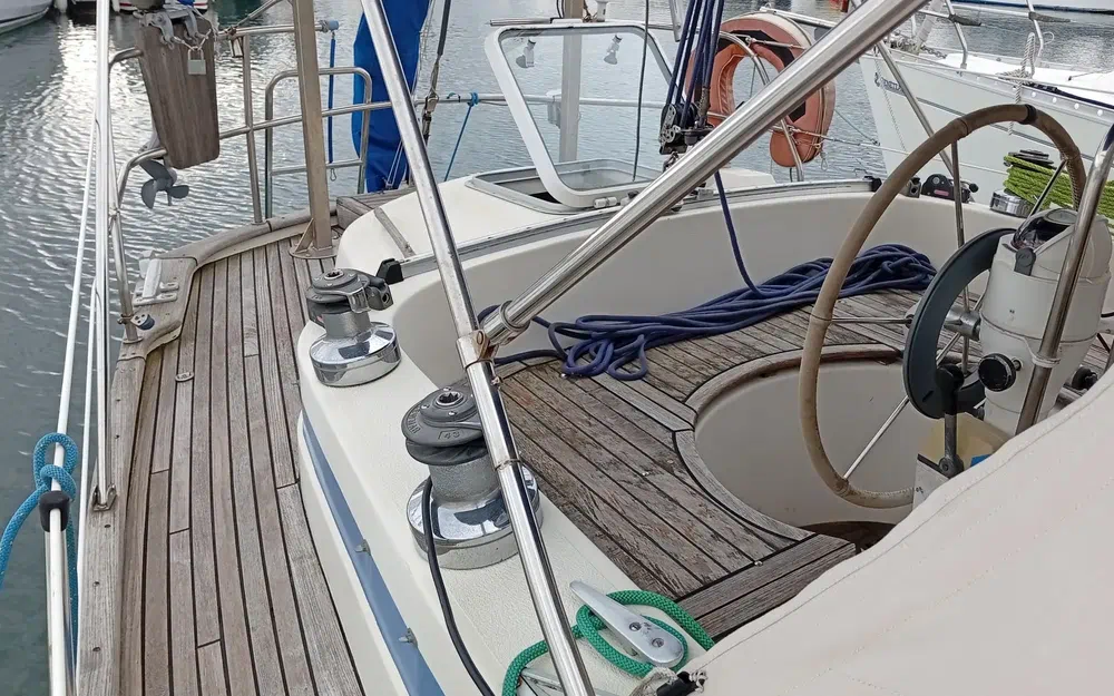 slider 7 Hallberg Rassy  352