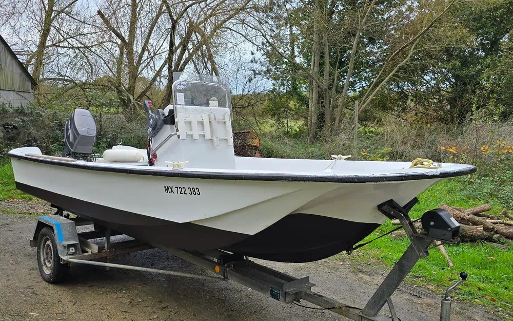 slider 4 Boston Whaler 17 Montauk