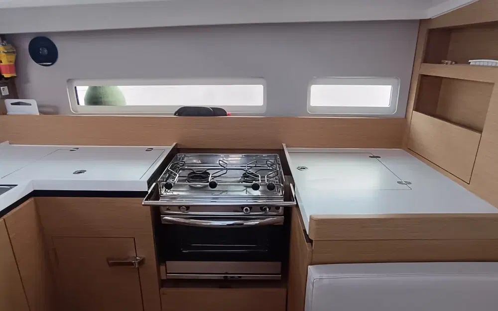 slider 10 Jeanneau Sun Odyssey 410