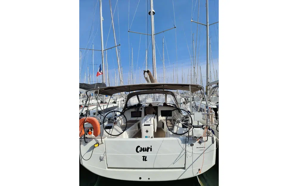 slider 1 Jeanneau Sun Odyssey 410