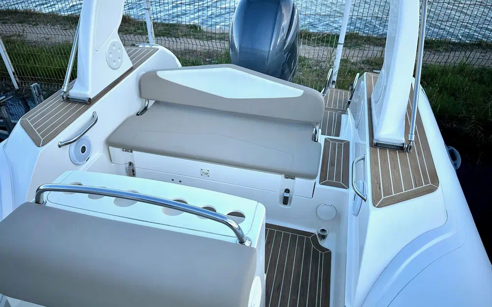 slider 9 Capelli Tempest 700