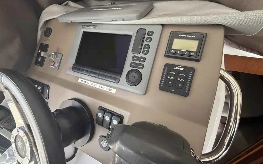 slider 13 Jeanneau NC 9