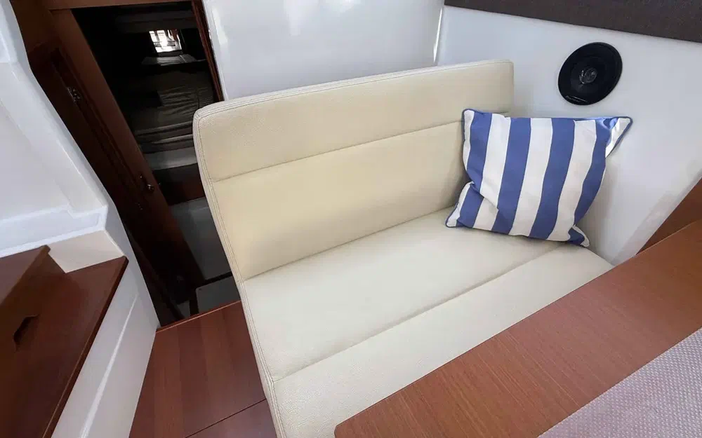 slider 14 Jeanneau NC 9