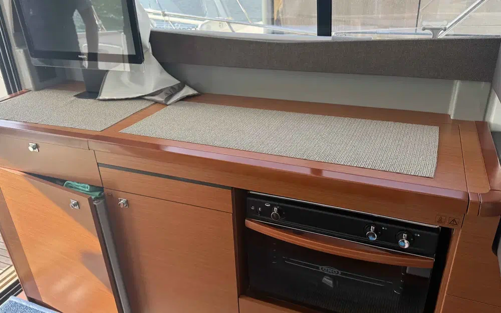 slider 7 Jeanneau NC 9