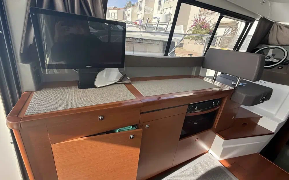 slider 8 Jeanneau NC 9