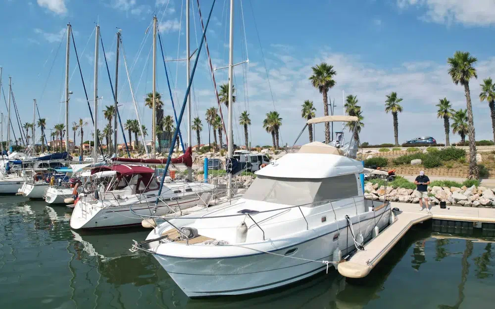 slider 1 Beneteau Antares 10.80