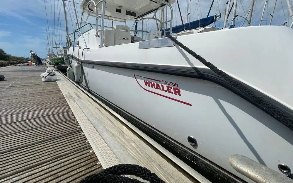 slider 11 Boston Whaler  305 Conquest