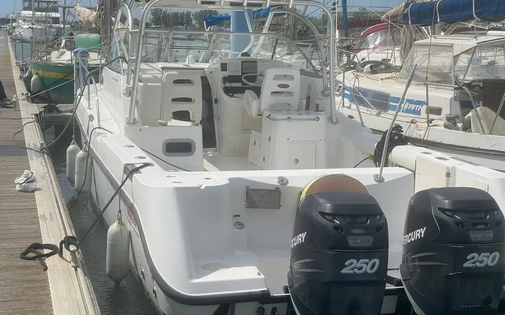 slider 1 Boston Whaler  305 Conquest
