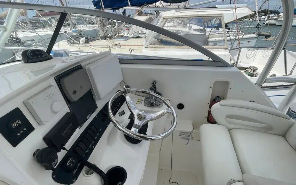 slider 4 Boston Whaler  305 Conquest