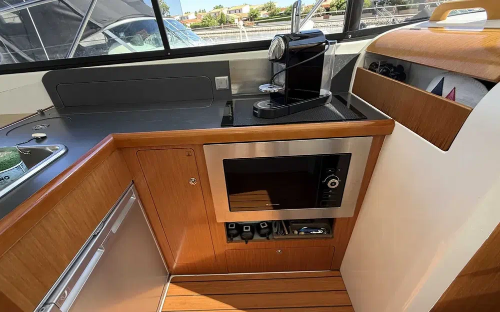 slider 19 Beneteau Antares 11