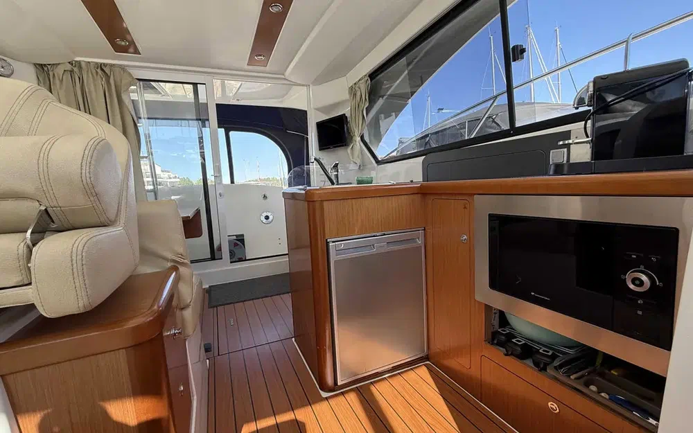 slider 21 Beneteau Antares 11