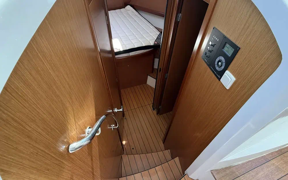 slider 24 Beneteau Antares 11 Fly