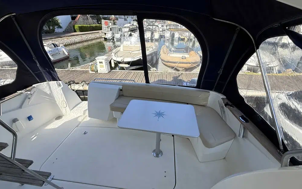 slider 4 Beneteau Antares 11 Fly