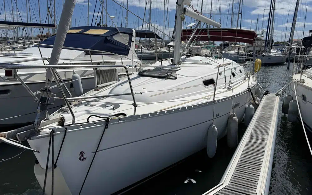 slider 1 Beneteau Oceanis 331 Clipper