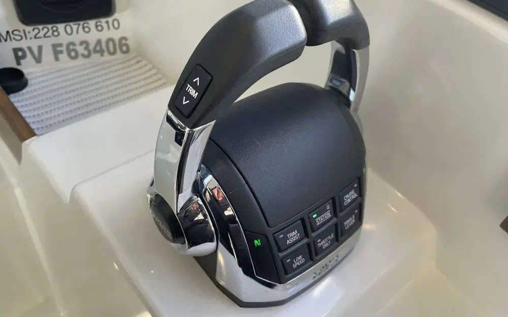 slider 13 Beneteau Antares 36