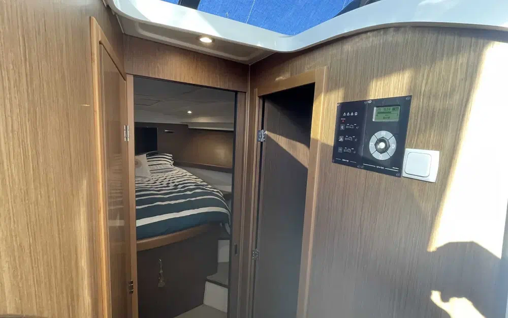 slider 15 Beneteau Antares 36