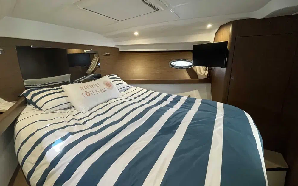 slider 17 Beneteau Antares 36