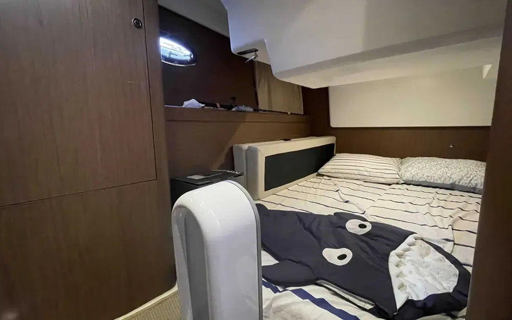 slider 18 Beneteau Antares 36