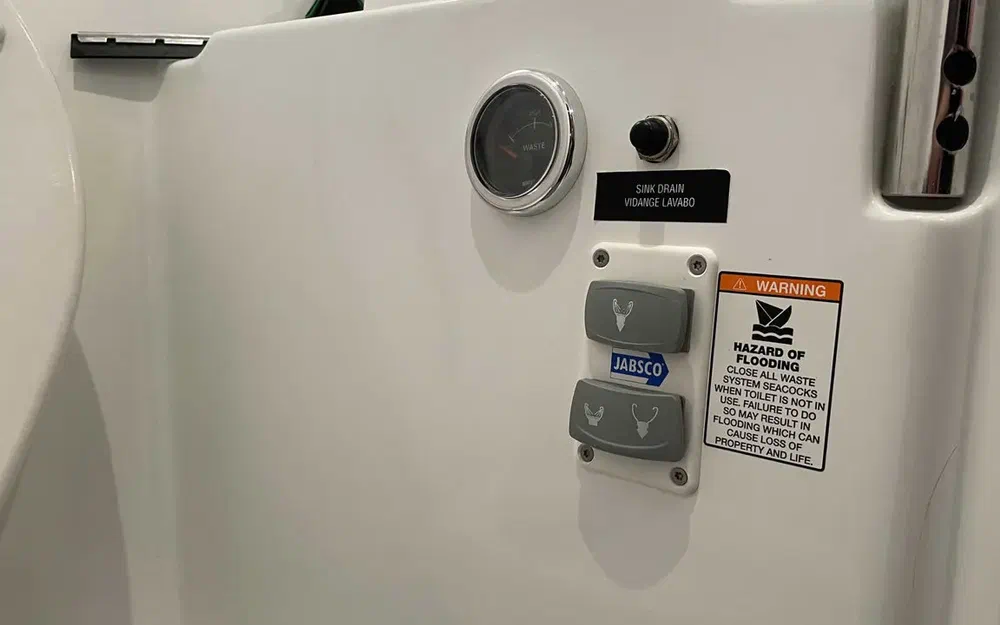 slider 20 Beneteau Antares 36