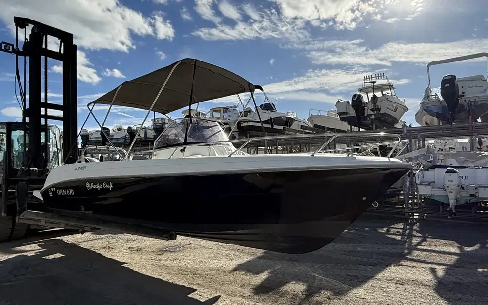 slider 5 Pacific Craft  670 Open