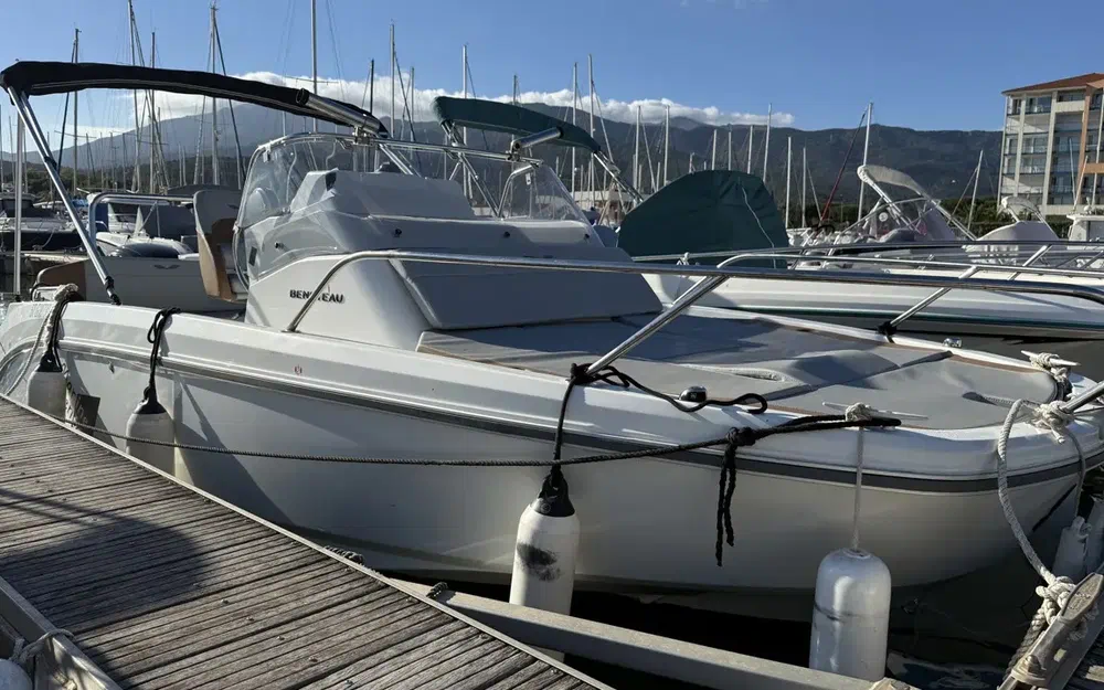 slider 1 Beneteau Flyer 6 SUNdeck