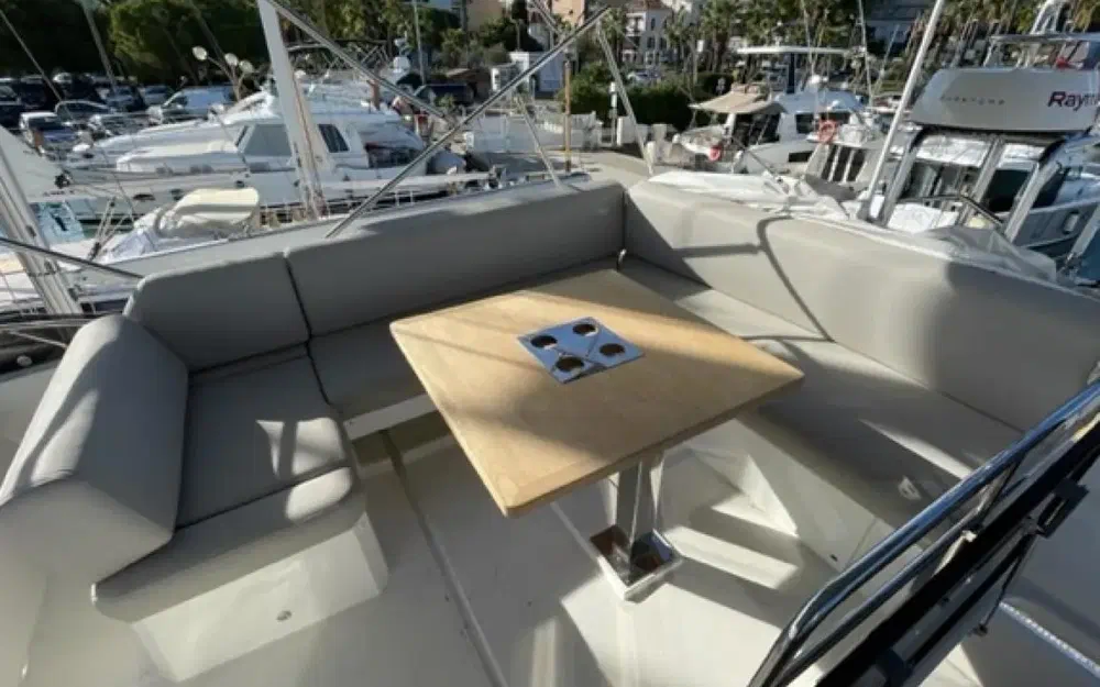 slider 5 Jeanneau Prestige 520