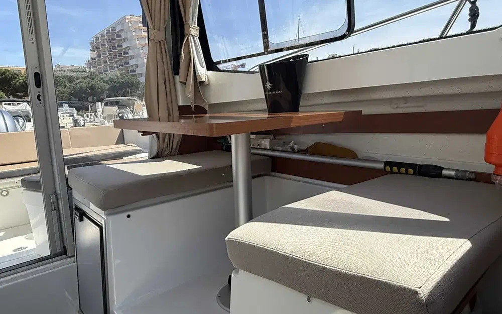 slider 9 Jeanneau Merry Fisher 605