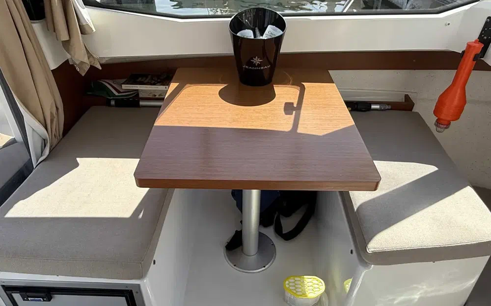 slider 10 Jeanneau Merry Fisher 605