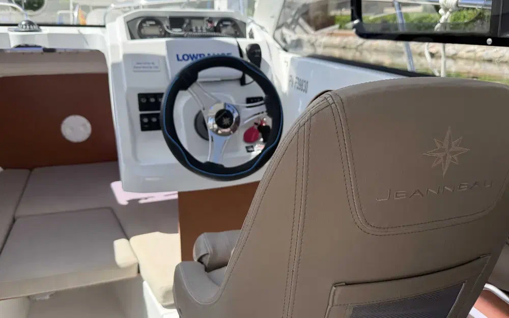 slider 11 Jeanneau Merry Fisher 605